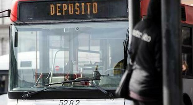 Sciopero oggi 11 ottobre, caos trasporti: fasce di garanzia a Roma, Milano, Napoli, Bologna, Genova, Torino e Bari