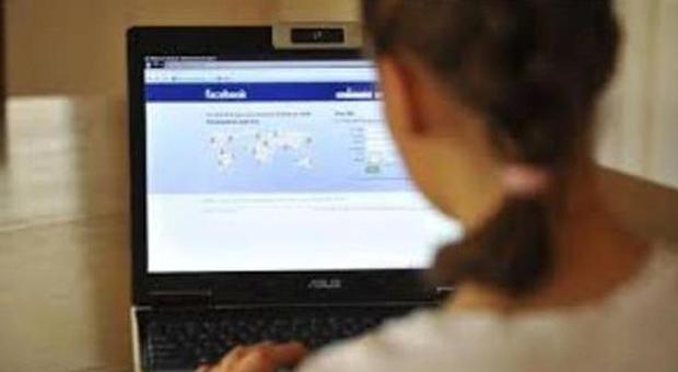 Facebook, arriva la app anti-bufale: «Segnalate le notizie false»