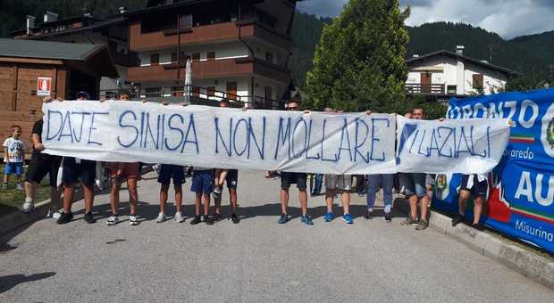 Lazio, striscione per Mihajlovic ad Auronzo: «Daje Sinisa, non mollare»