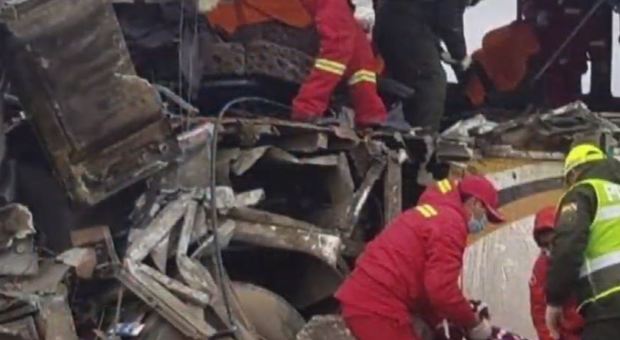Bolivia: Bus contro camion, 24 morti. Un mese fa simile incidente: 22 morti