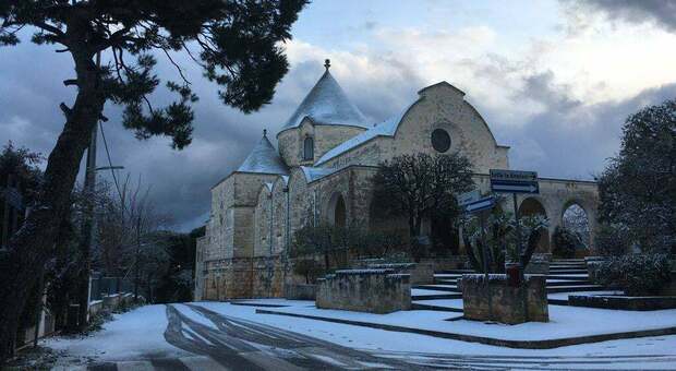La neve imbianca la Puglia: il paesaggio è da favola