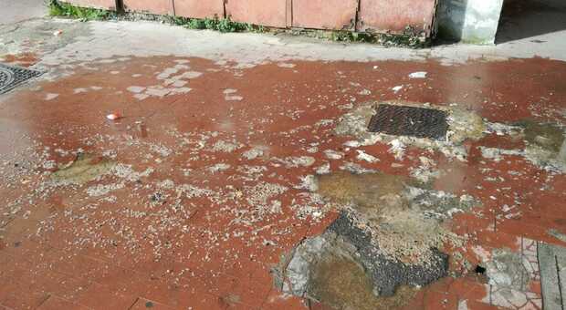 Ponticelli, fuoriuscita di liquami nelle case popolari del Conocal
