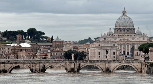 Imu alla Chiesa, c'è una lista: Raggi salva 300 immobili. Il Vaticano: pronta la mappa