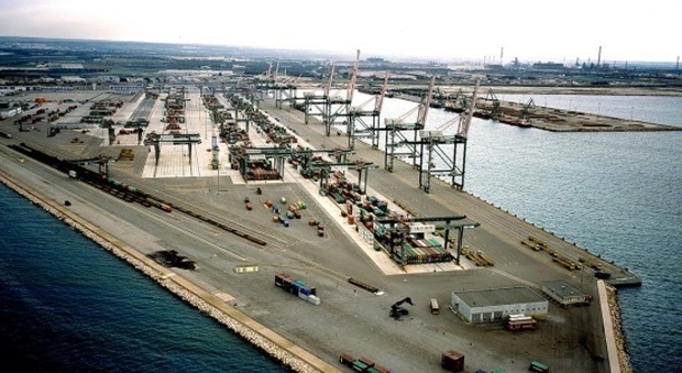 Operaio deceduto al porto di Taranto, Assoporti organizza raccolta fondi: «Fornire assistenza a famiglie lavoratori deceduti»