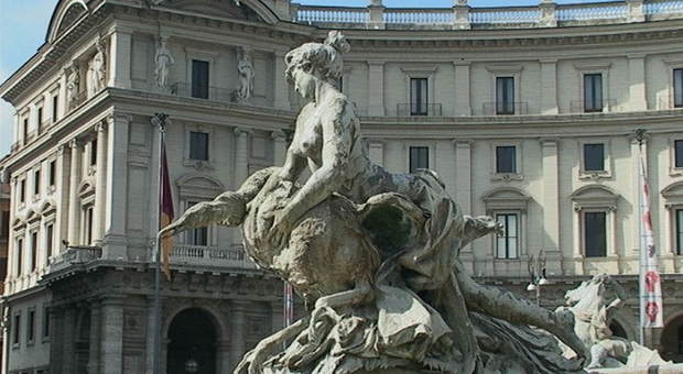 Roma, l'appello di Rutelli: «La fontana delle Najadi a secco da mesi: riattivarla subito»