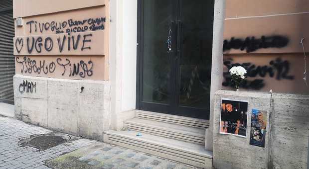 Minorenne ucciso dal carabiniere: sui muri di Santa Lucia la scritta «Ugo vive»