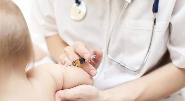 Vaccini, torna l'obbligo dopo 18 anni: ecco cosa prevede il decreto
