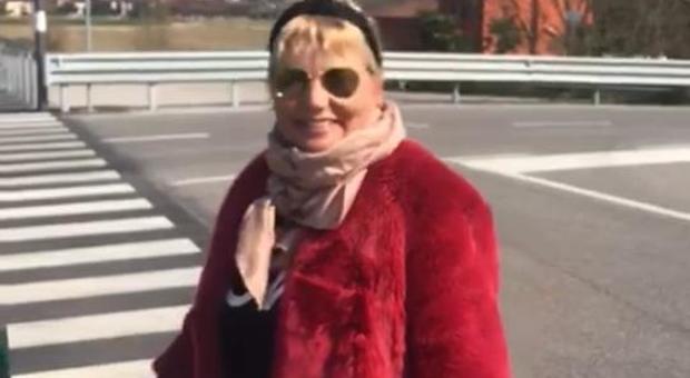 LA STORIA Sabrina Boscaro, 55 anni, malata di atassia cammina con un permesso speciale del sindaco