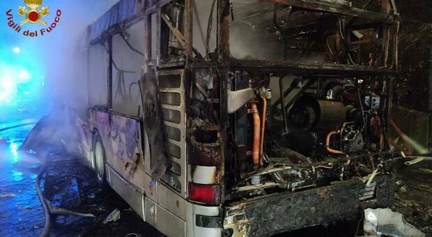 Roma, autobus Atac in fiamme: nessun ferito