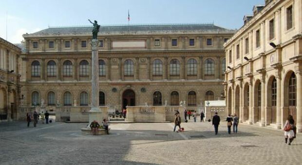 Baselitz, una scultura alta 9 metri per il suo ingresso all'Accademia di Belle Arti