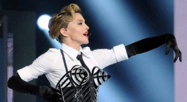 Madonna look Gaultier concerto MDNA