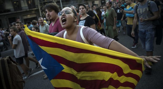 Tra i catalani unionisti/Parenti divisi, amicizie finite, c’è paura a dire: «Siamo spagnoli»