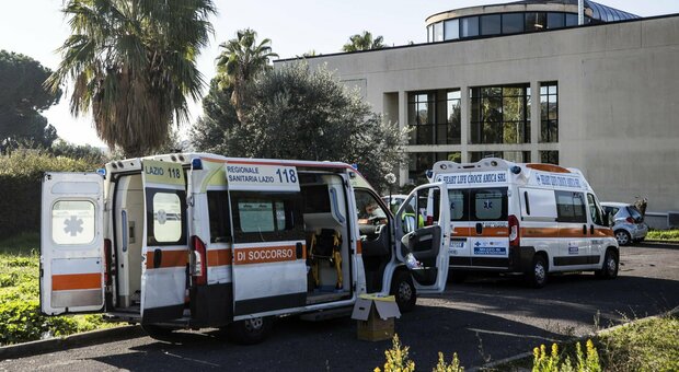 Neonato soffocato al Pertini, allarme per la carenza di personale: «Troppi infermieri assenti»
