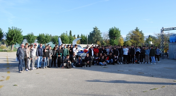 Foligno, battesimo dell'aria per 150 studenti dell'Itt “Leonardo da Vinci” in collaborazione con l'Aeroclub