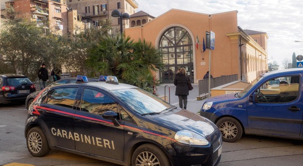 Perugia, ricatto hard a ragazzina di 13 anni: i genitori vogliono essere risarciti