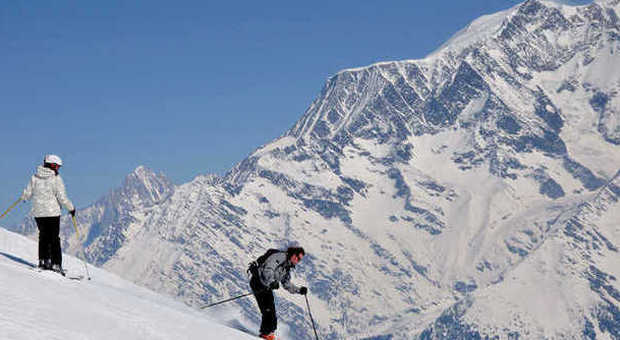 Les Contamines, grande sci davanti al Monte Bianco