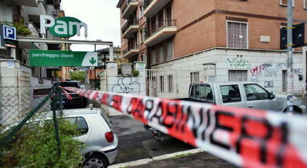 Prende guardia giurata in ostaggio per rapinare cassa continua, ucciso da un carabiniere a Circonvallazione Aurelia