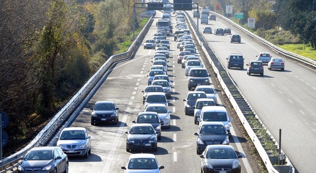 Autostrada, verifiche urgenti in Abruzzo: stop al traffico pesante