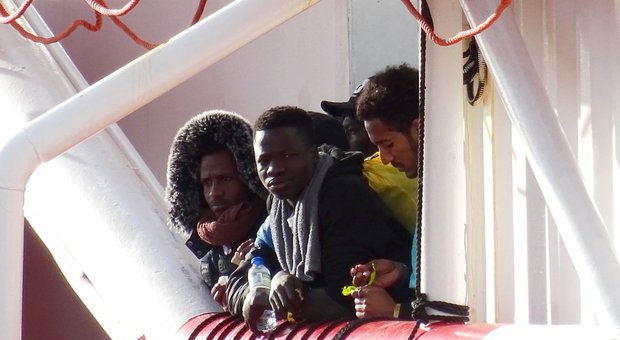 Migranti, sbarco a Messina: a bordo della nave 158 persone