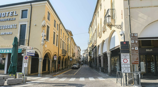 Padova la centralissima via del Santo