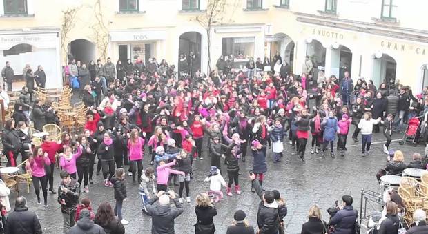 Capri, Flash Mob in piazzetta per la giornata contro la violenza sulle donne