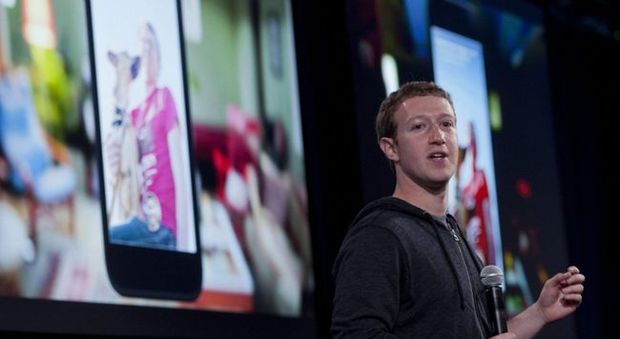 Facebook ancora in calo. Zuckerberg convocato dall'Europarlamento
