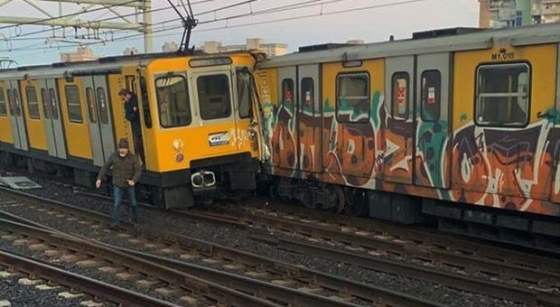Incidente tra treni nella metropolitana di Napoli, giovedì chiusura anticipata