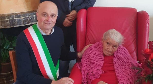 Ha 109 anni e 10 figli: è la nonnetta «Divina» della Costiera amalfitana