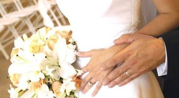Caltanissetta, sposo amoreggia con la testimone di nozze: il matrimonio si trasforma in una rissa