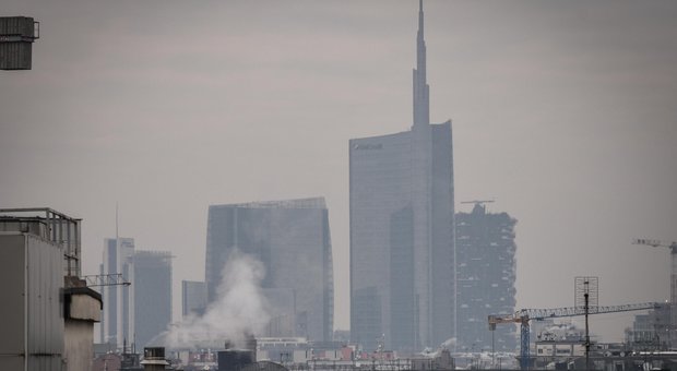 Emergenza smog a Milano: stop caldaie a gasolio, a partire dalle case popolari