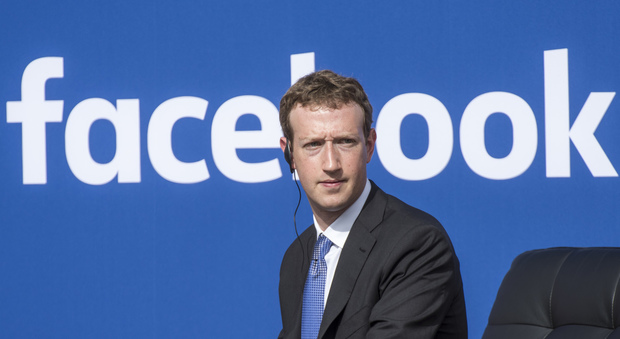 Facebook crolla in Borsa: in pochi minuti Zuckerberg brucia 16,8 miliardi di dollari