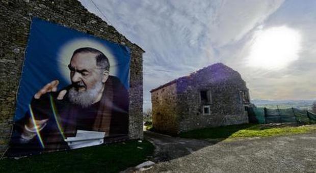 «Padre Pio ha fatto il miracolo»: dato per morto, si risveglia a funerale già pronto