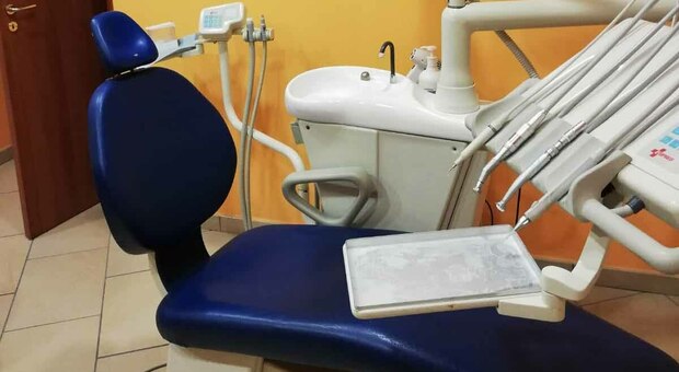 Reggio Calabria, dentista abusivo: sequestrato studio non autorizzato