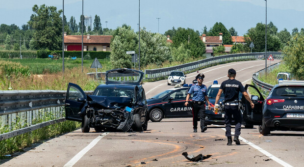 L'incidente, carabinieri speronano auto del ladro
