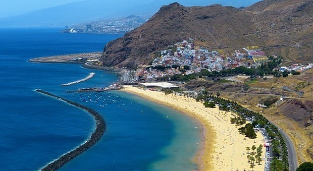 Pagano 3.700 euro per volo e villaggio a Tenerife, l'agenzia incassa i soldi e non prenota nulla