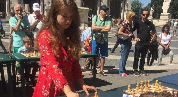 Roma, scacco matto al Campidoglio: sfida tra maestri e giovani campioni in piazza