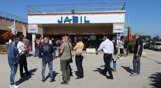 Jabil, manifestazione a Montecitorio: «Atteggiamento governo inaccettabile»