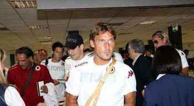 Francesco Totti all'arrivo a Riscone di Brunico
