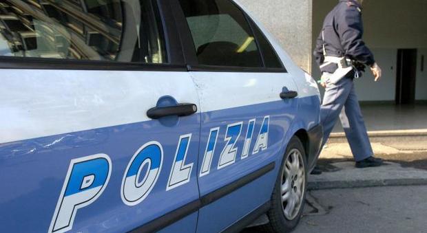 Roma, scoperto con fucile e passamontagna in casa: arrestato 50enne