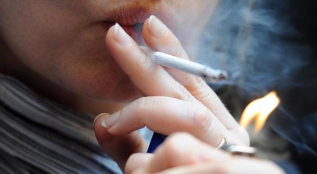San Benedetto vieta il fumo in spiaggia: addio alle sigarette, anche elettroniche