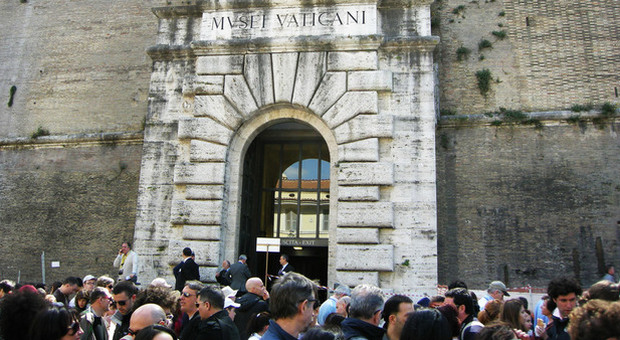 Musei Vaticani, crolla pezzo di marmo: malore per una donna. È una sopravvissuta alle Torri Gemelle