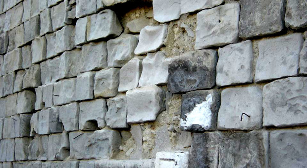 Teano, le mura del IV secolo rischiano di crollare: disposto sequestro urgente