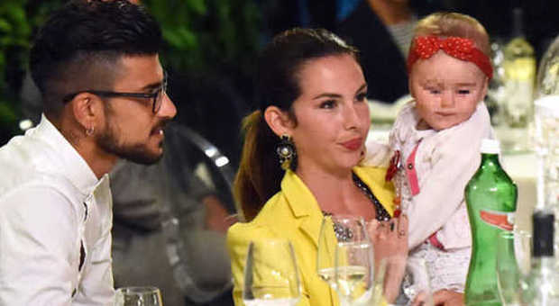 Micol Olivieri, da attrice a mamma: cena in famiglia col marito Christian e la figlia Arya