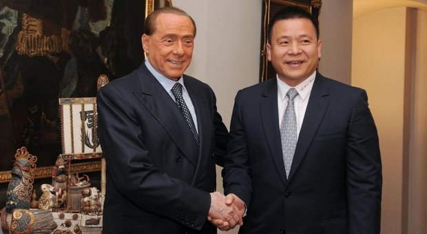 Silvio Berlusconi con Li Yonghong