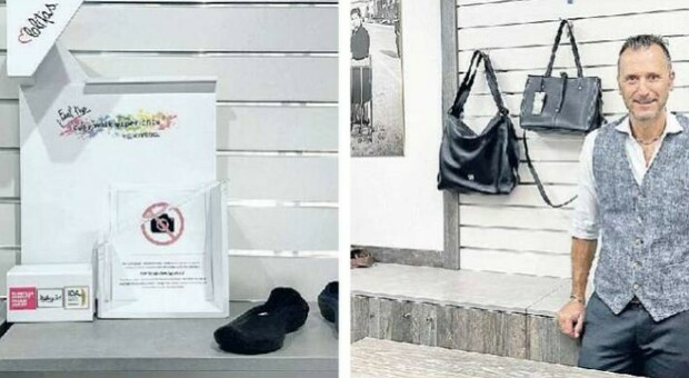 Il cartello di divieto di fotografare nel negozio di calzature Pupin