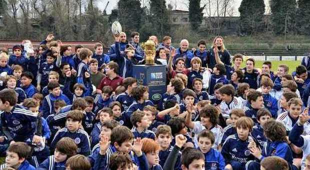 Rugby, entusiasmo alle stelle per la Webb Ellis Cup in tour dalla Capitolina al Maxxi