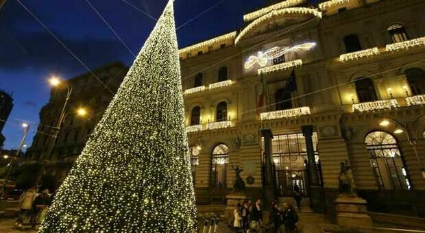 Natale a Napoli, nessuna offerta per il bando per le Luci d’autore: a rischio le luminarie