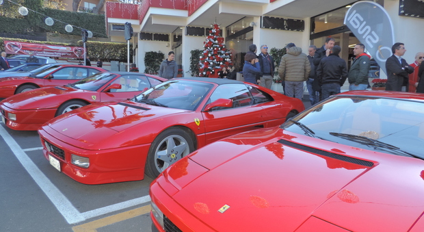 I castelli romani si tingono di rosso Ferrari: raduno di Natale per il club di Roma Centro