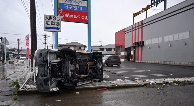 Piogge torrenziali e frane in Giappone, 16 morti e 200mila sfollati