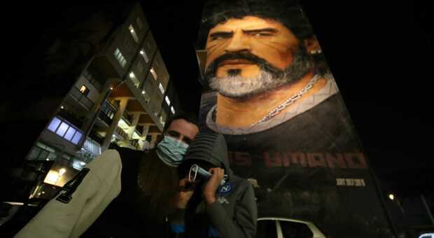 Maradona e Napoli, destini paralleli: storia d'amore e di anarchia